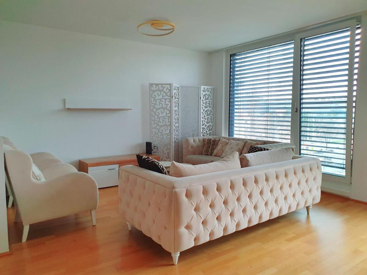 Near Lake Two Bedroom Duplex Apartment Відень Екстер'єр фото