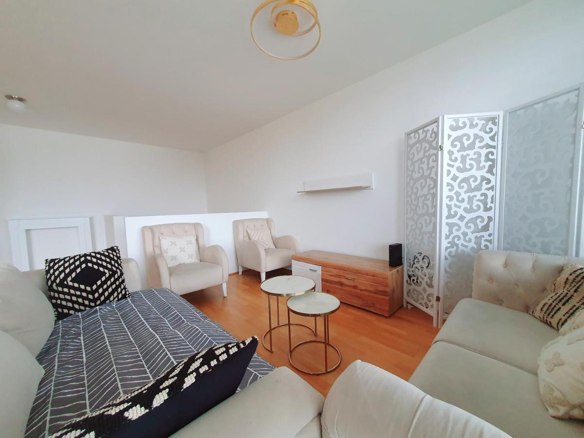 Near Lake Two Bedroom Duplex Apartment Відень Екстер'єр фото