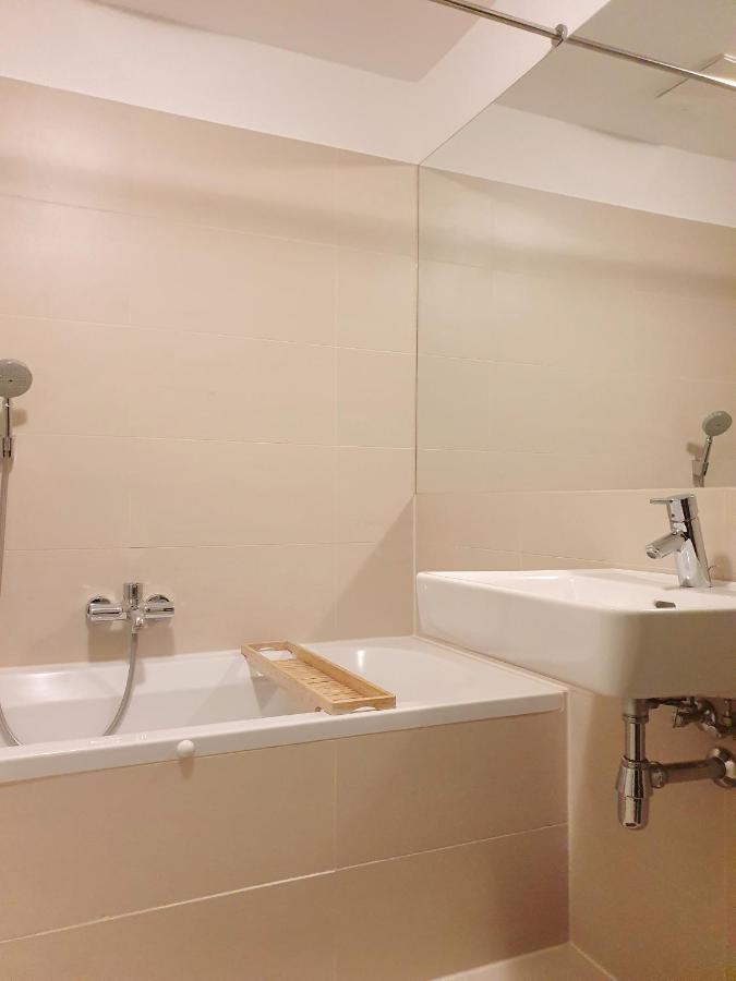 Near Lake Two Bedroom Duplex Apartment Відень Екстер'єр фото
